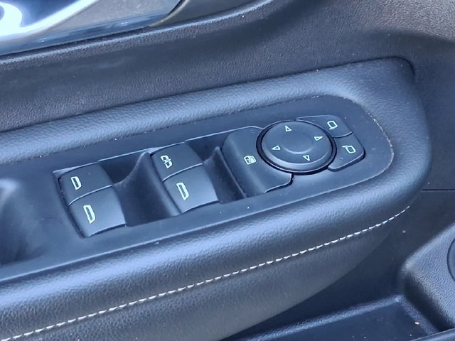 Used 2023 GMC Terrain SLT AWD/4WD image 17