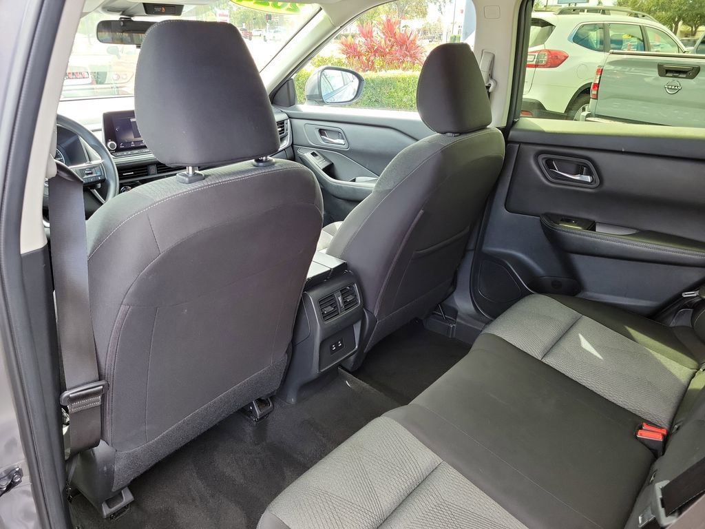 Used 2024 Nissan Rogue SV image 12