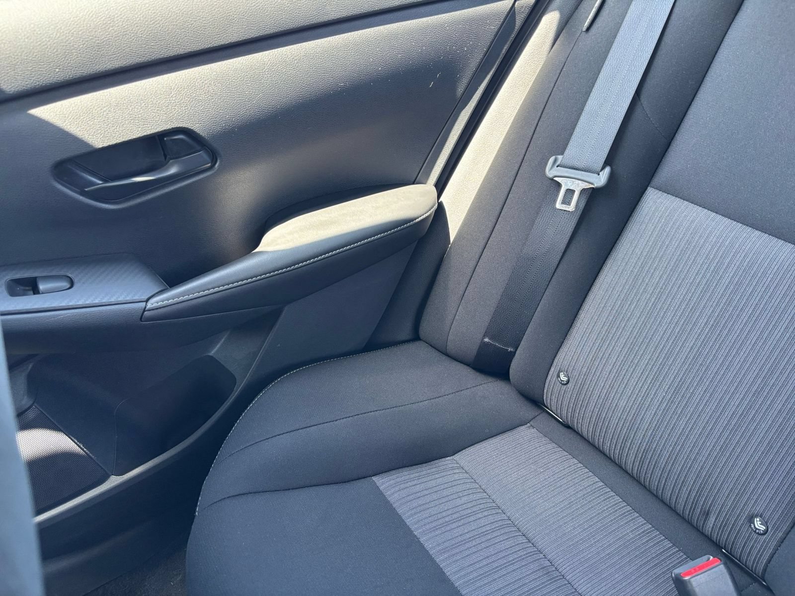 Used 2025 Nissan Sentra SV FWD image 32