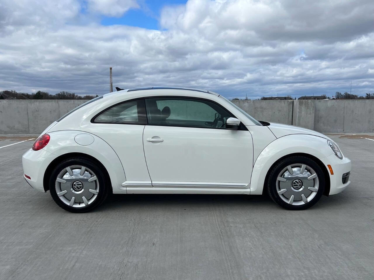 Used 2013 Volkswagen Beetle 2.5 image 5