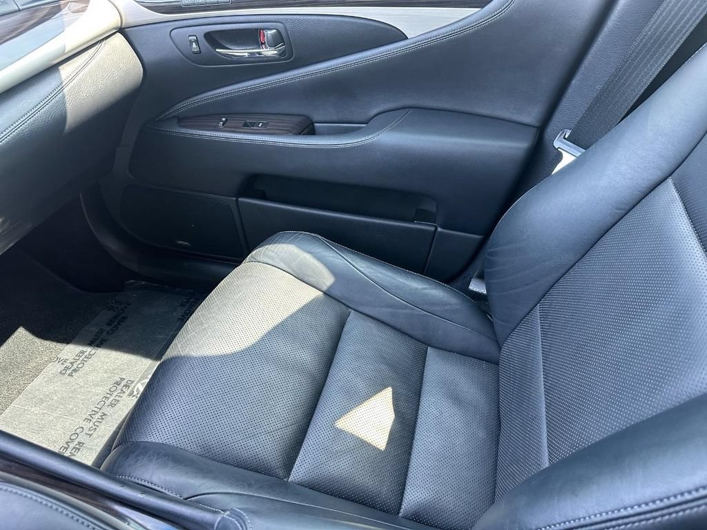 Used 2014 Lexus LS 460 w/ Comfort Package RWD image 23