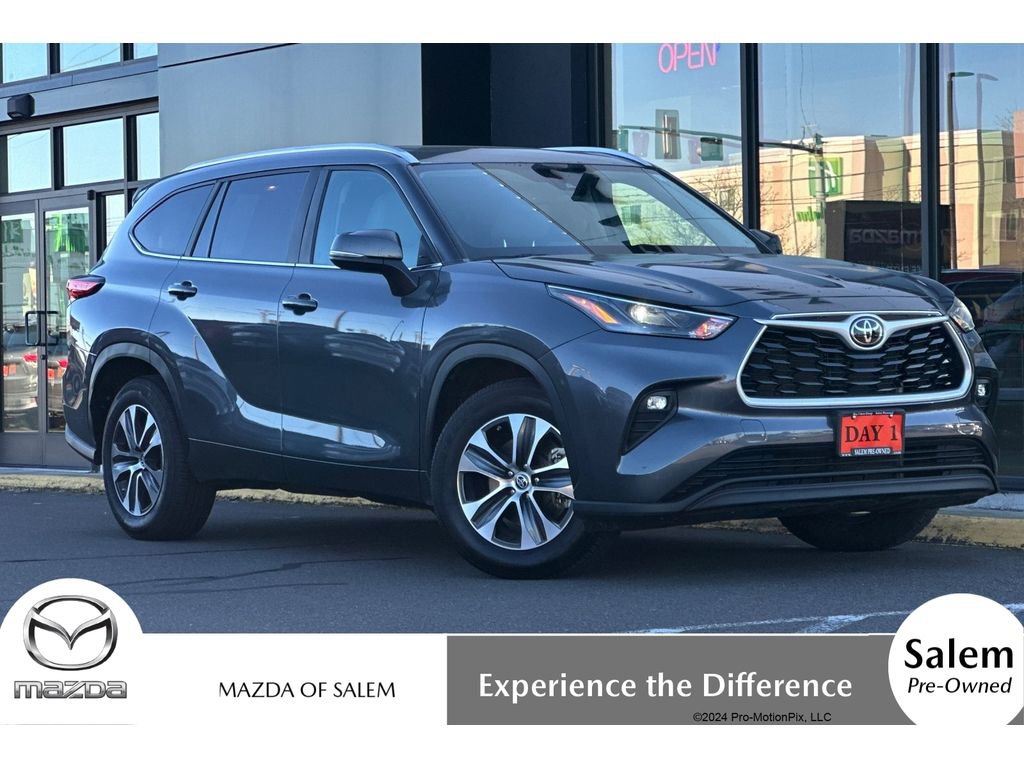 Used 2023 Toyota Highlander XLE image 1