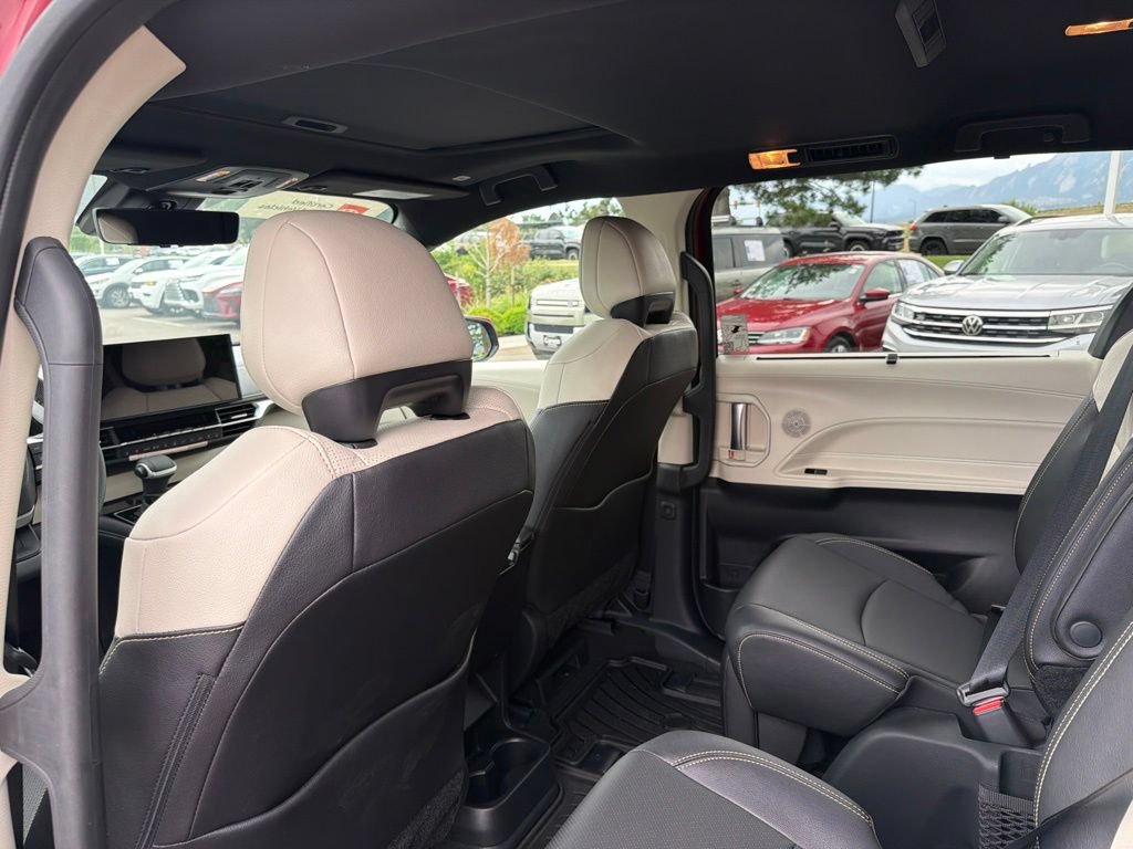 Used 2026 Toyota Sienna Limited FWD image 19