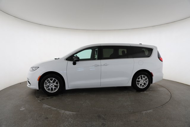 Used 2024 Chrysler Pacifica Touring-L image 5