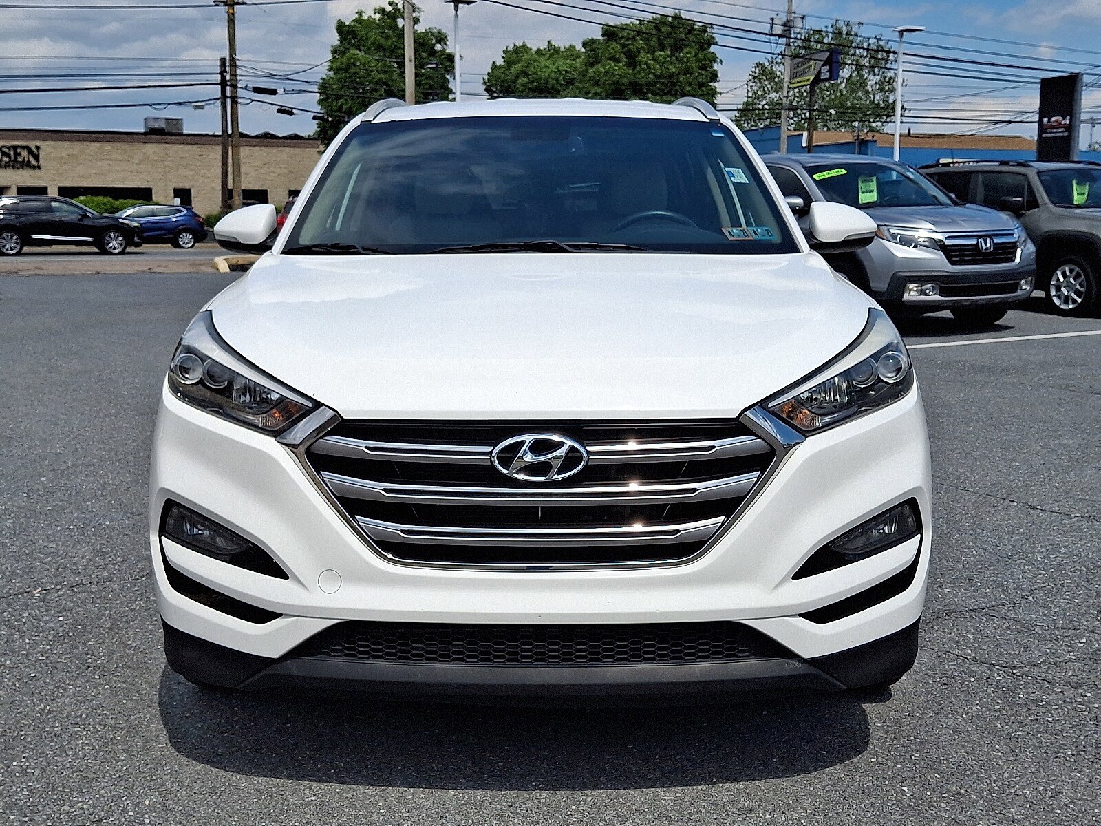 Used 2017 Hyundai Tucson Limited w/ Cargo Package AWD/4WD image 2