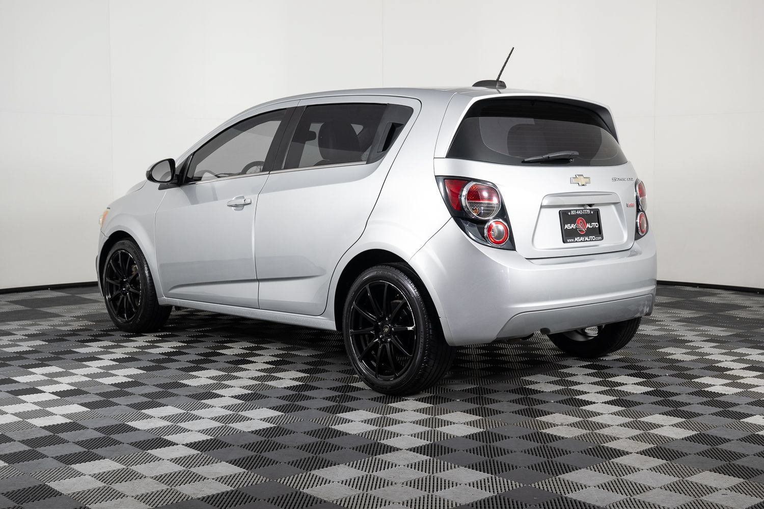 Used 2015 Chevrolet Sonic LTZ FWD image 4