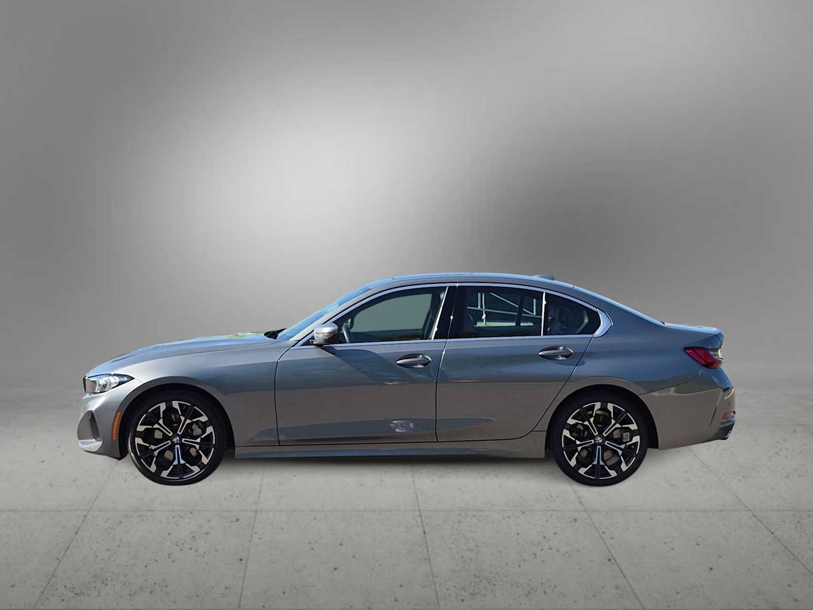 Used 2025 BMW 330i xDrive Sedan w/ Premium Package AWD/4WD image 5