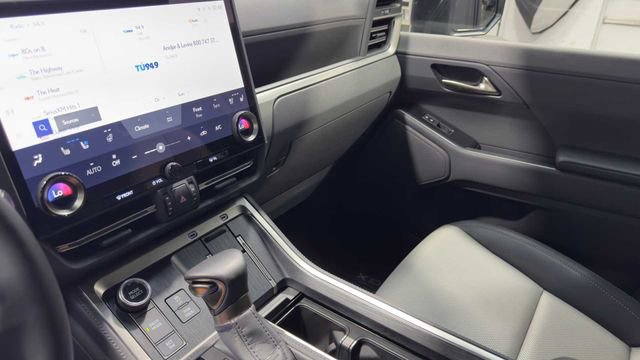 Used 2025 Lexus GX 550 550 Premium w/ Accessory Package (2T) image 36