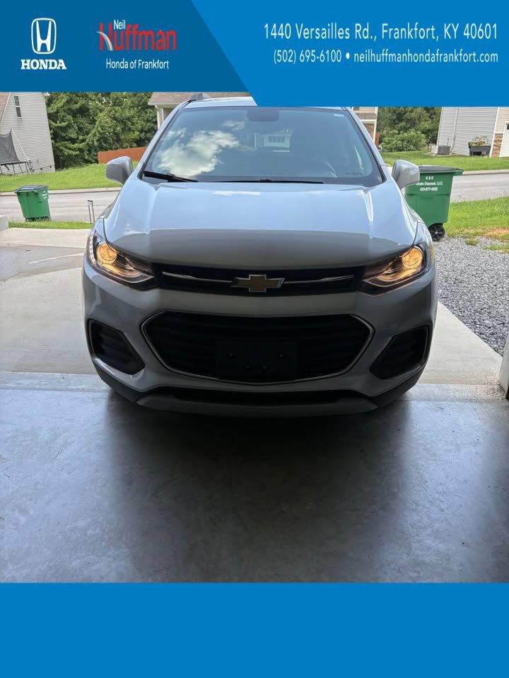 Used 2020 Chevrolet Trax LT w/ LT Convenience Package FWD image 1