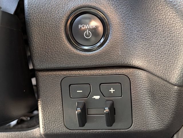 Used 2025 Toyota Tundra Limited AWD/4WD image 19