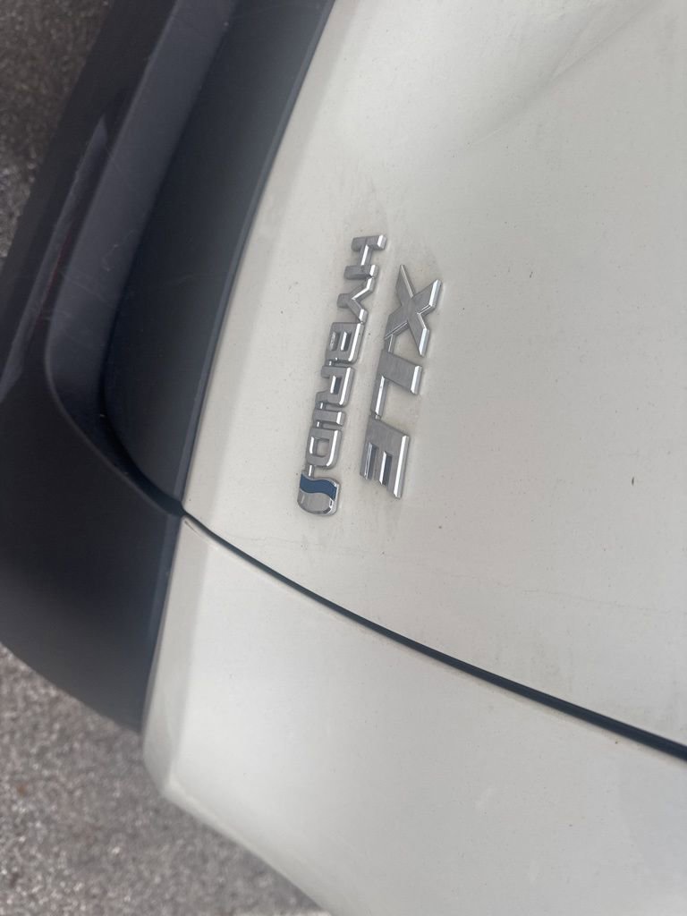 Used 2022 Toyota RAV4 XLE Premium image 4