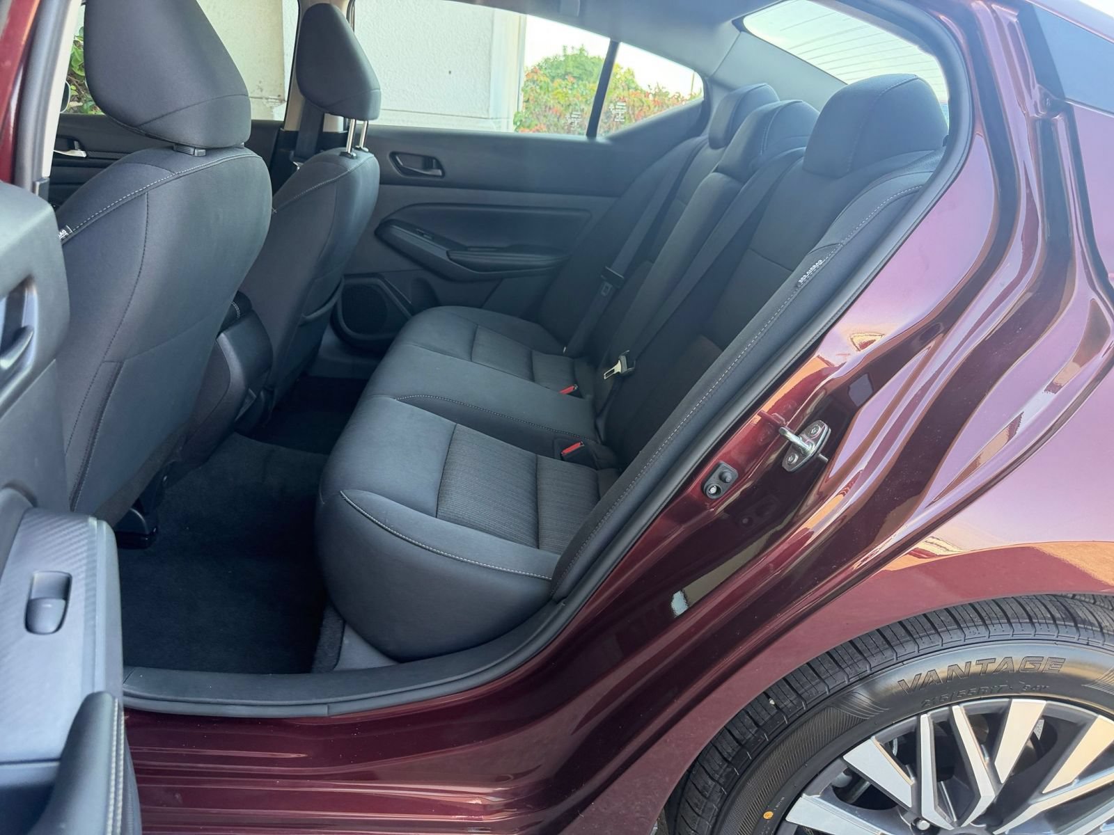 Used 2025 Nissan Altima 2.5 SV FWD image 38