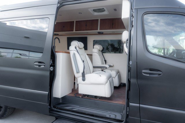 Used 2020 Mercedes-Benz Sprinter 2500 image 10
