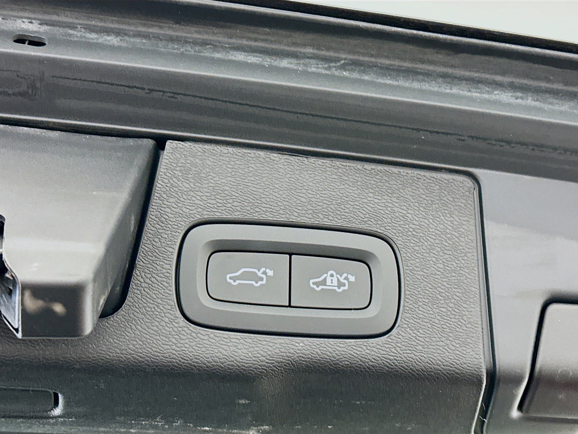 Used 2025 Volvo XC60 B5 Core image 32