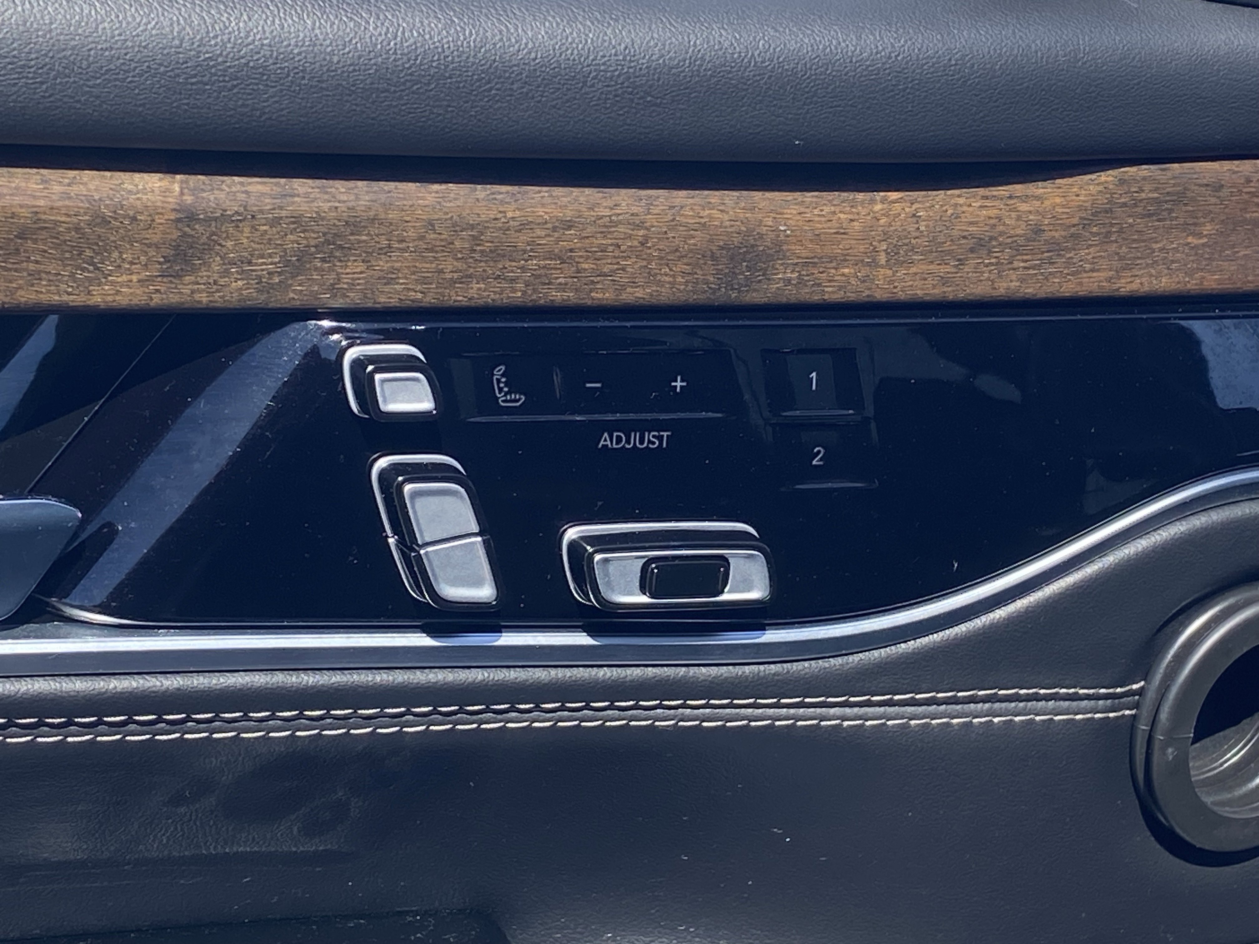Certified 2022 Jeep Grand Wagoneer Series I AWD/4WD image 20