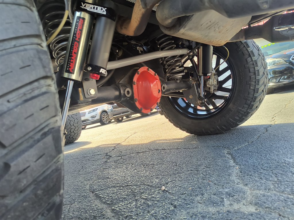 Used 2018 Jeep Wrangler Unlimited Sahara image 13