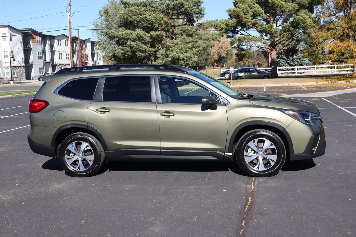 Used 2023 Subaru Ascent Premium w/ Convenience Package image 3