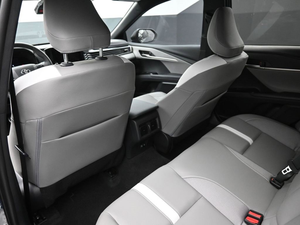 Used 2026 Toyota Camry SE w/ Convenience Package image 26