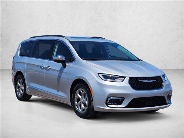 Used 2023 Chrysler Pacifica Limited FWD image 3
