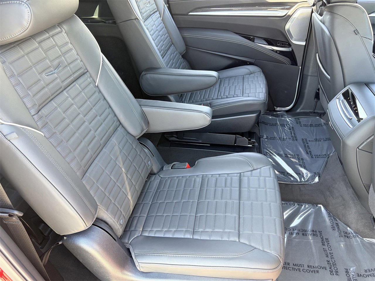 Certified 2025 Cadillac Escalade ESV V image 14