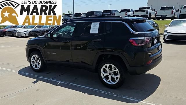 Used 2025 Jeep Compass Latitude w/ Sun & Sound Group AWD/4WD image 6