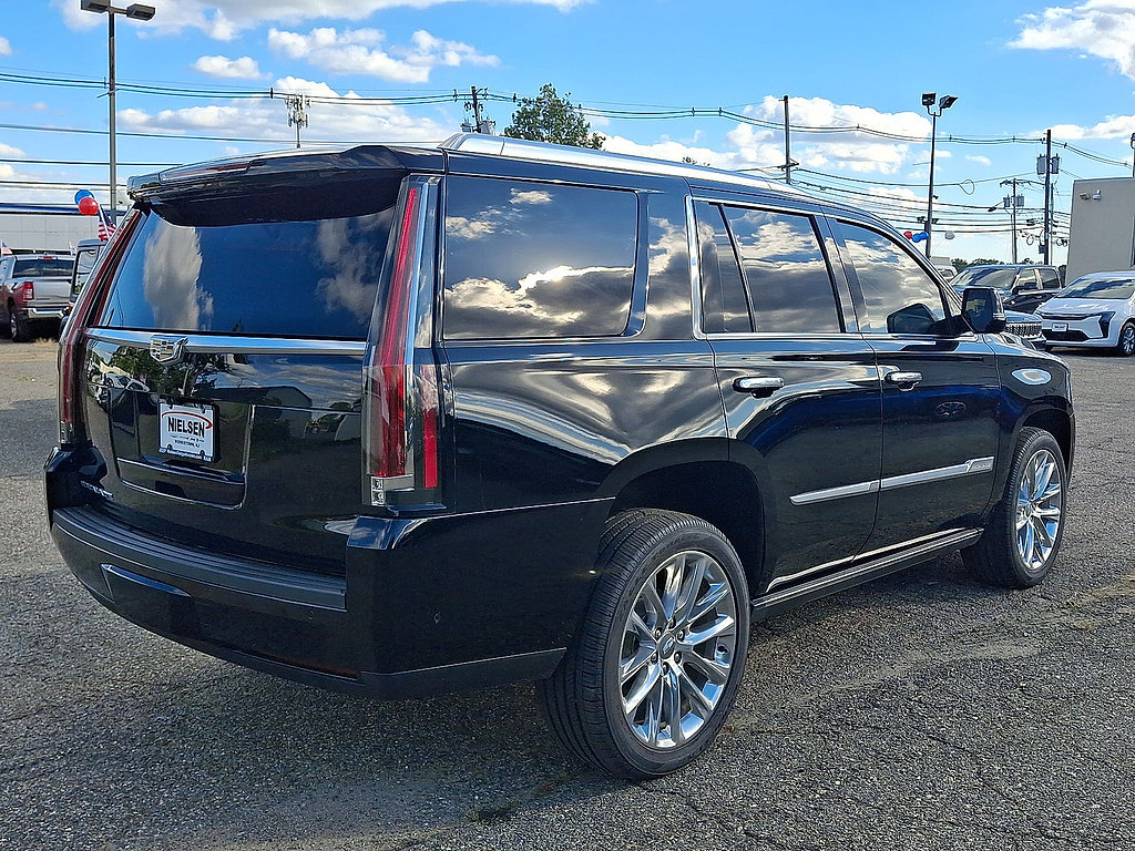 Used 2017 Cadillac Escalade Premium Luxury AWD/4WD image 31
