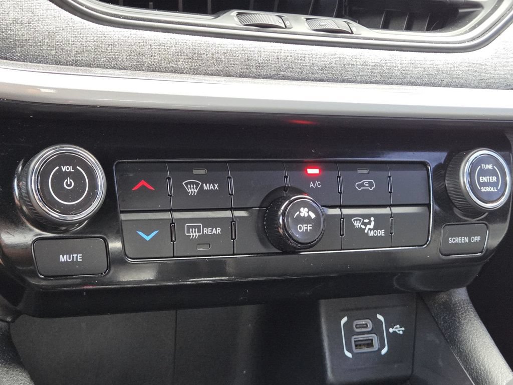 Used 2023 Jeep Compass Latitude AWD/4WD image 31