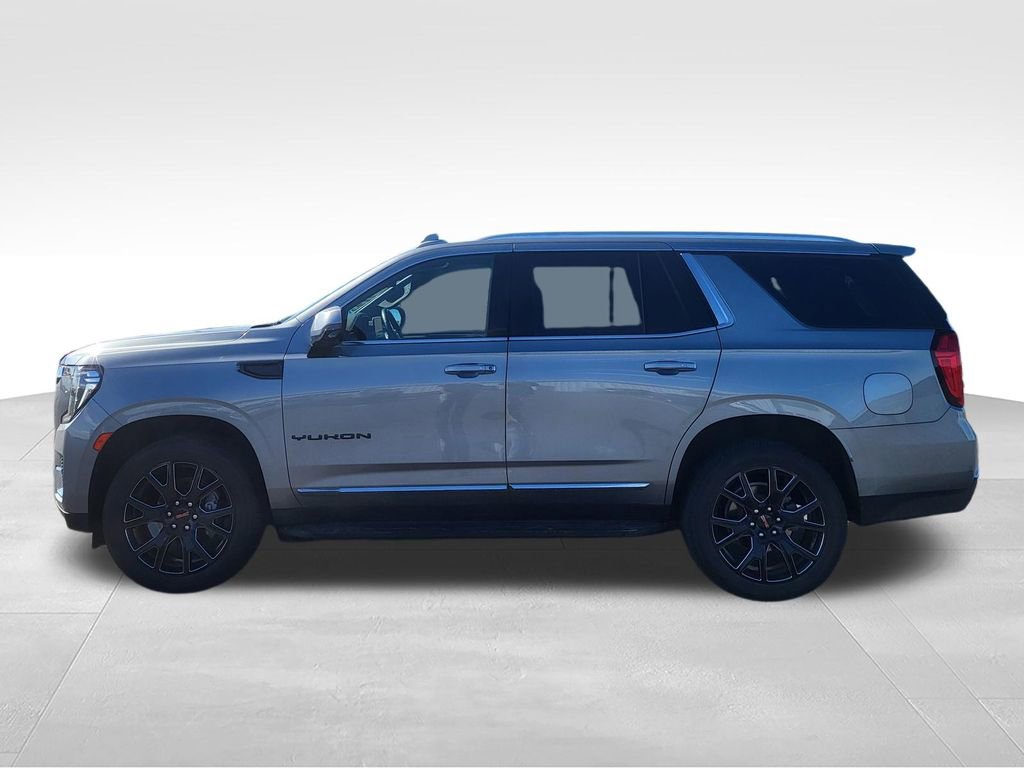 Used 2023 GMC Yukon SLT w/ SLT Luxury Package image 2