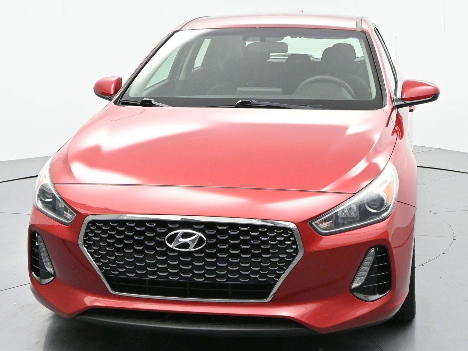 Used 2019 Hyundai Elantra GT FWD image 2