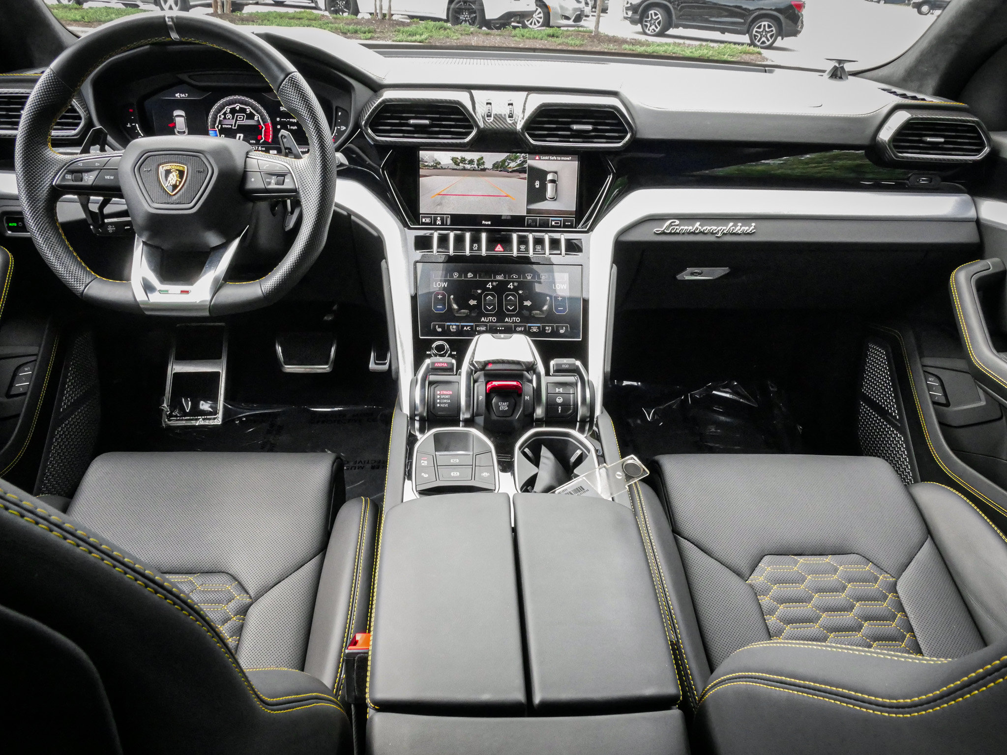 Used 2021 Lamborghini Urus AWD/4WD image 29