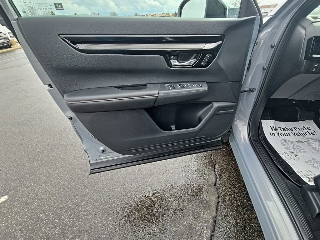 Used 2025 Honda CR-V Sport Touring image 14