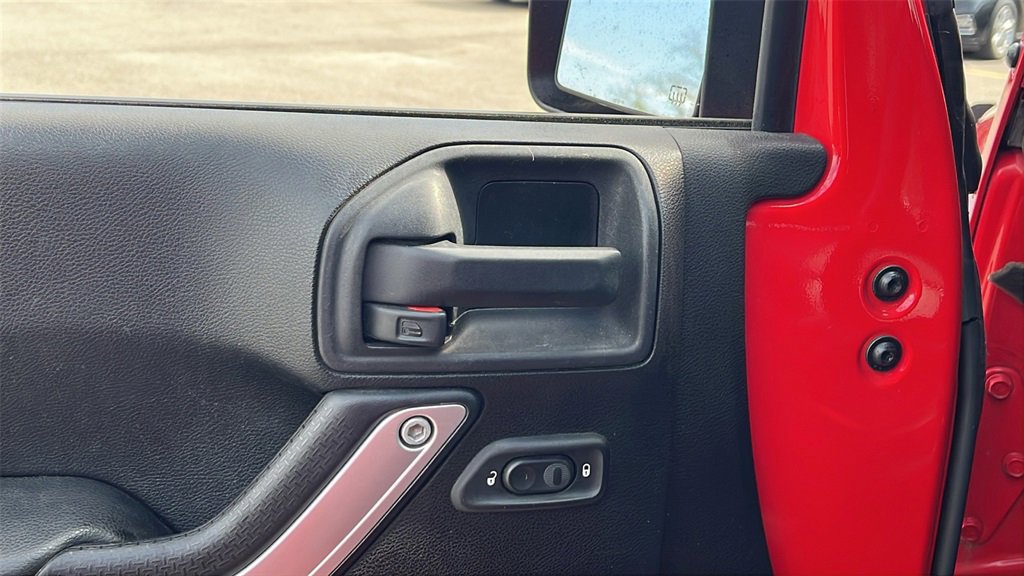 Used 2016 Jeep Wrangler Unlimited Sahara w/ Dual Top Group image 10