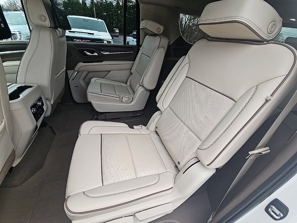 Used 2021 GMC Yukon XL Denali w/ Denali Premium Package image 15