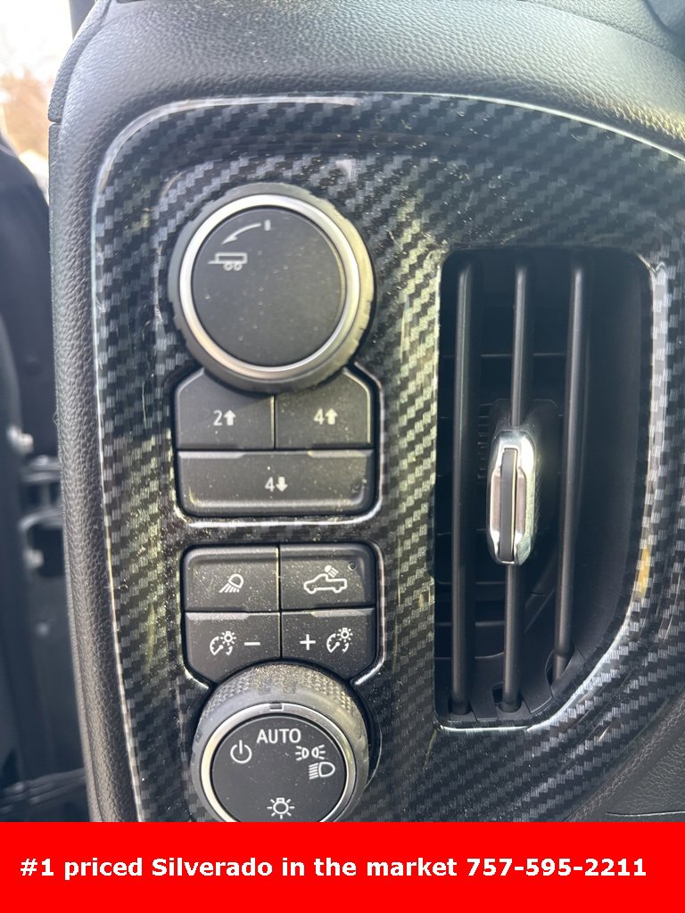 Used 2025 Chevrolet Silverado 2500 Custom w/ Custom Value Package image 12