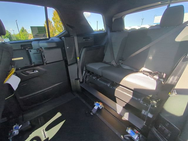 Used 2023 Chevrolet Traverse LT FWD image 26