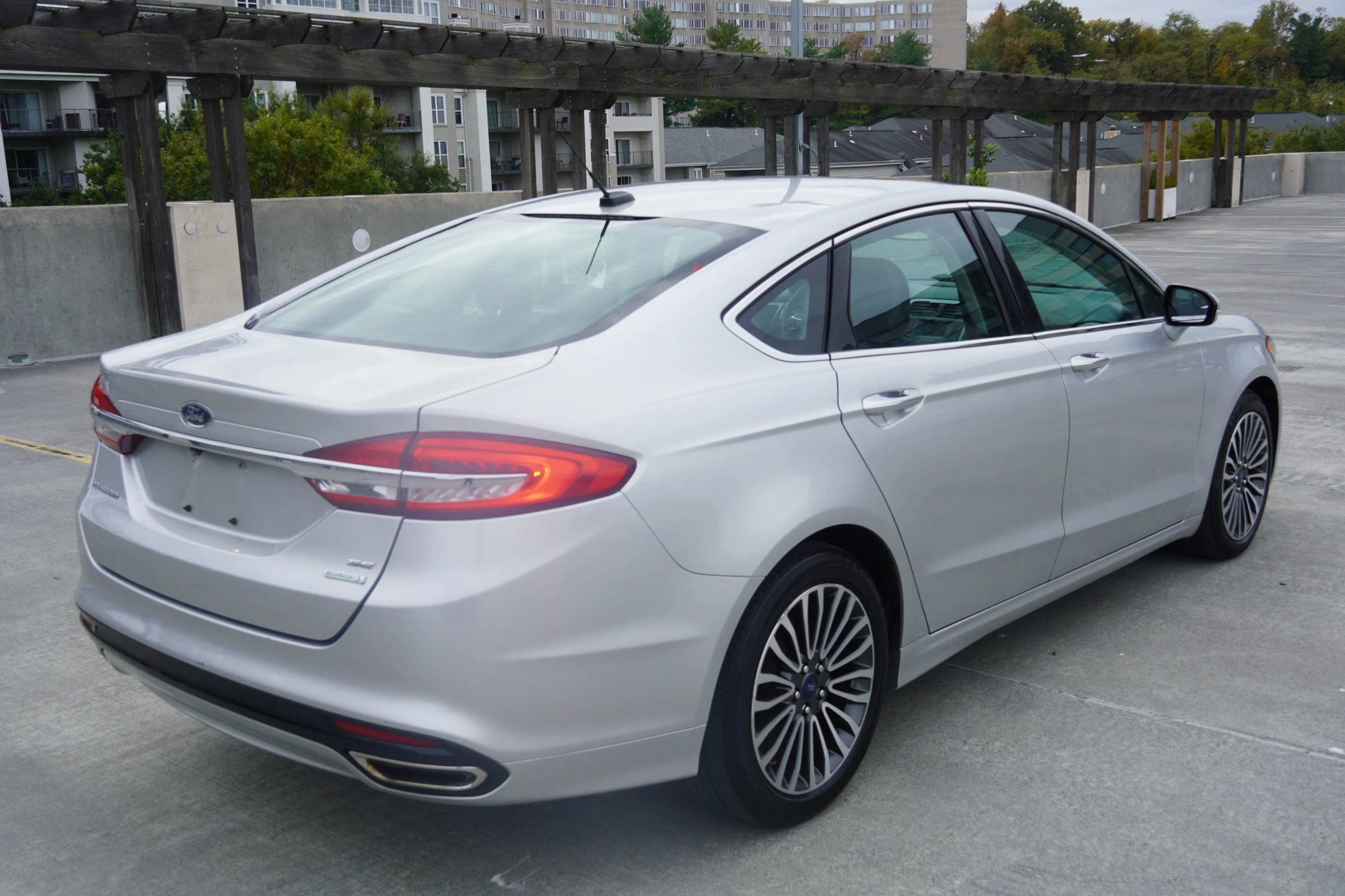Used 2017 Ford Fusion SE image 33