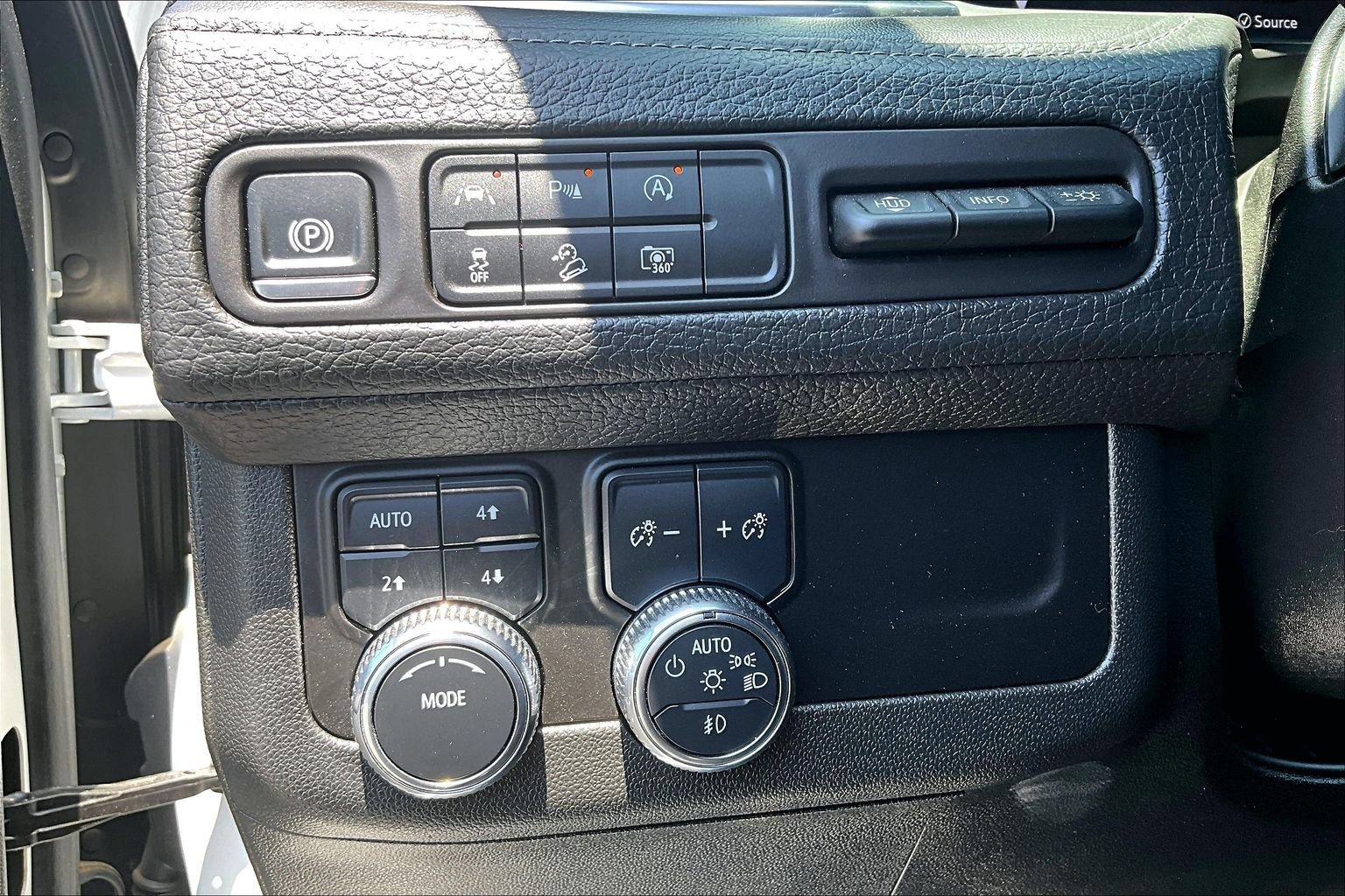 Used 2024 GMC Yukon Denali AWD/4WD image 37
