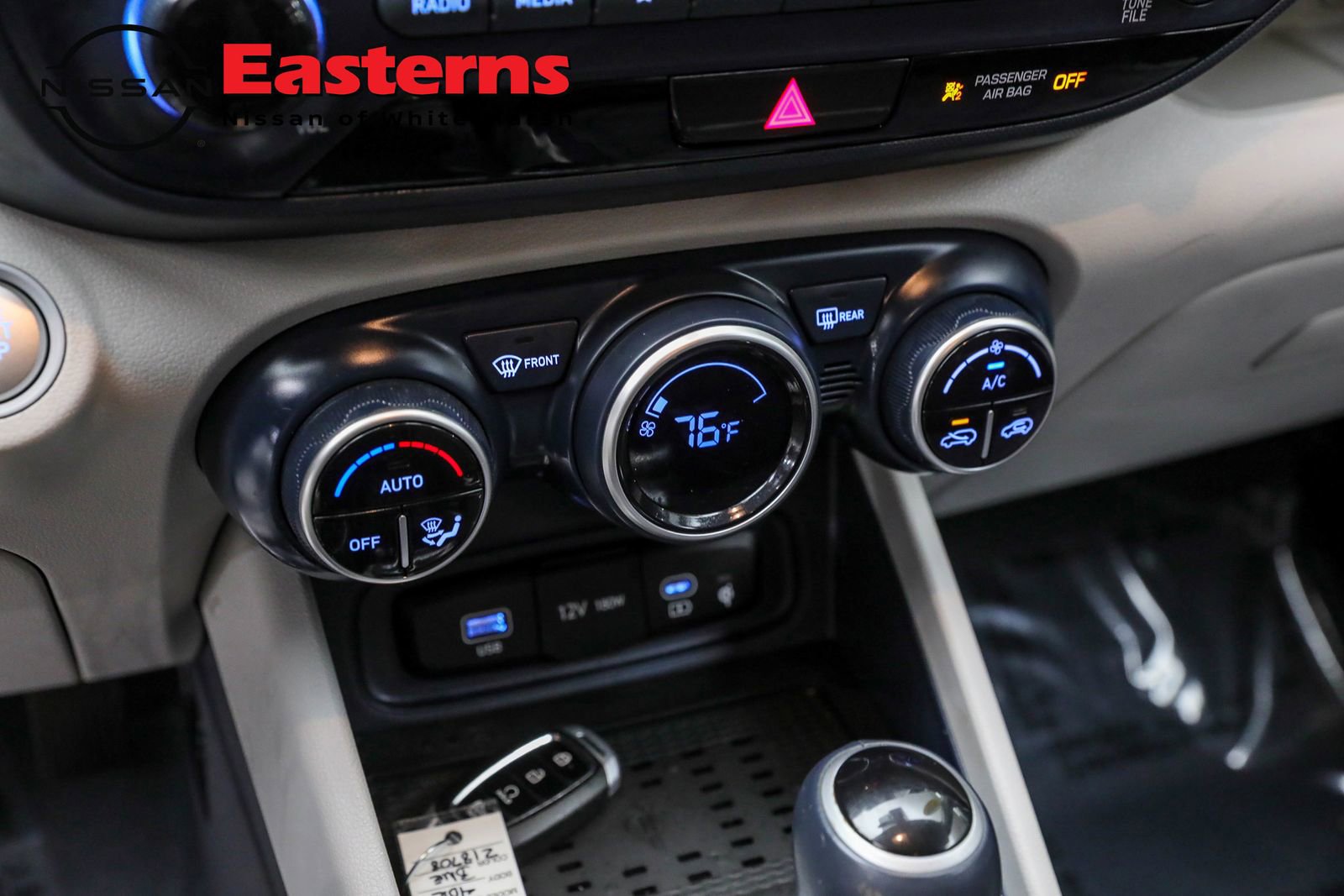 Used 2023 Hyundai Venue Limited image 32