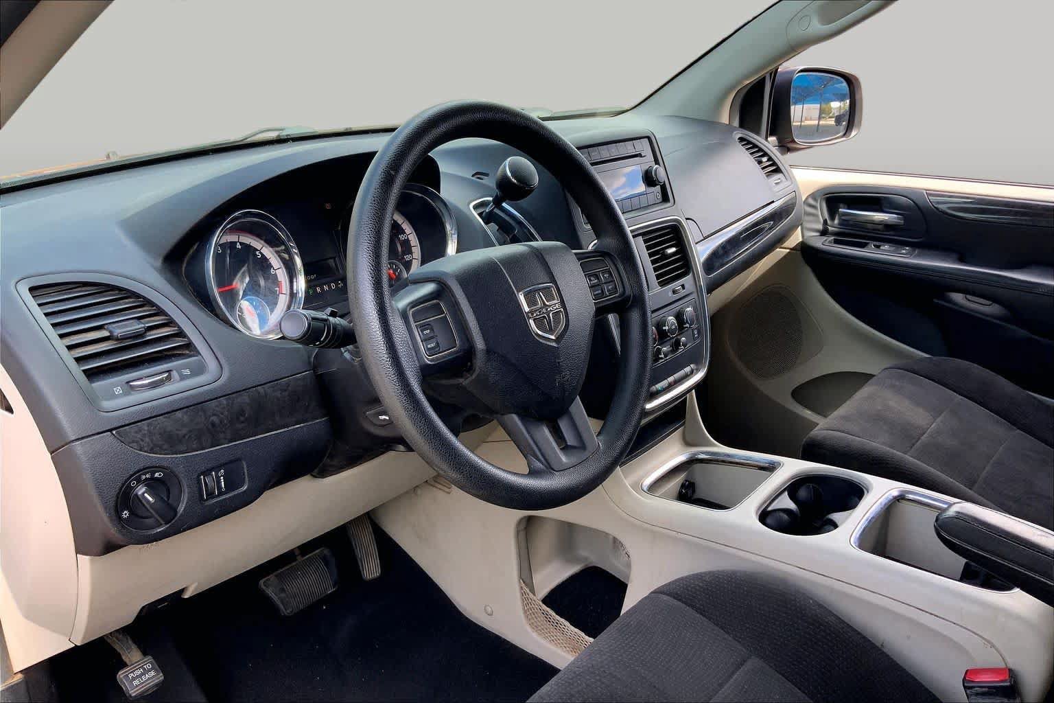 Used 2013 Dodge Grand Caravan SXT FWD image 18