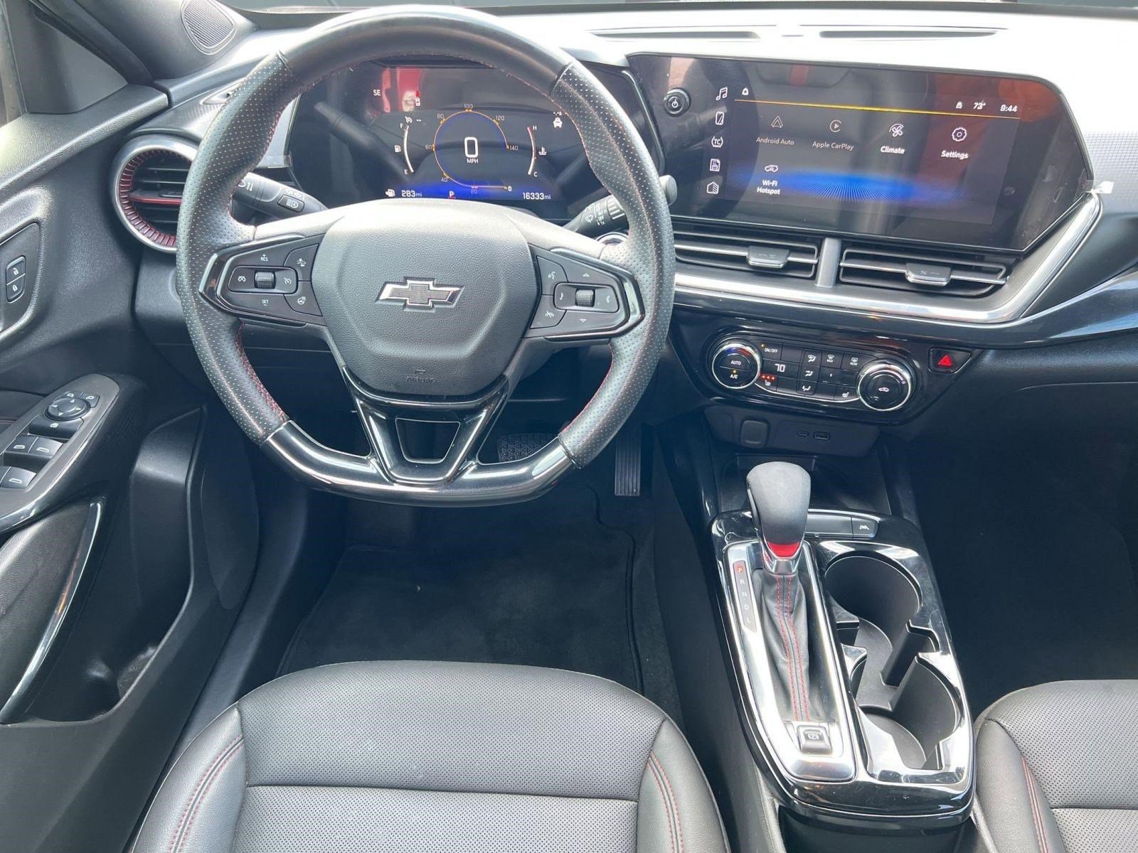Used 2025 Chevrolet Trax RS w/ Sunroof Package image 28