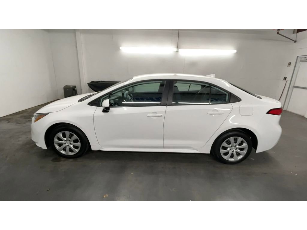 Used 2023 Toyota Corolla LE image 5