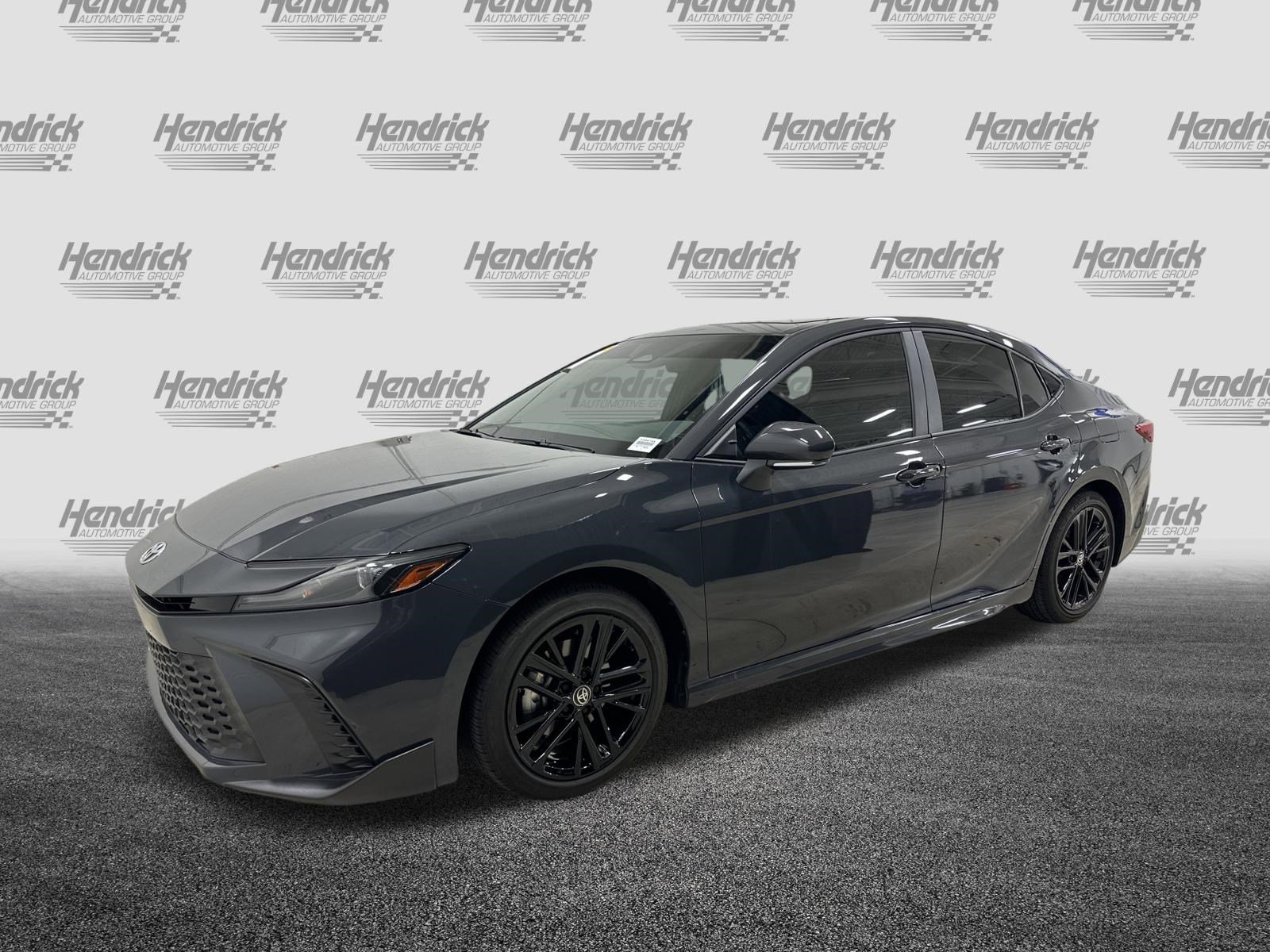 Used 2025 Toyota Camry SE image 5