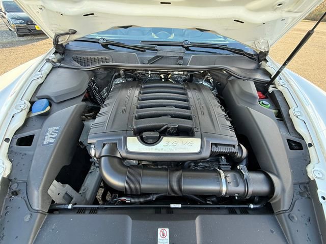 Used 2014 Porsche Cayenne w/ Basic Package image 34