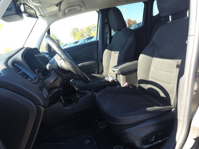 Used 2016 Jeep Renegade Latitude AWD/4WD image 22