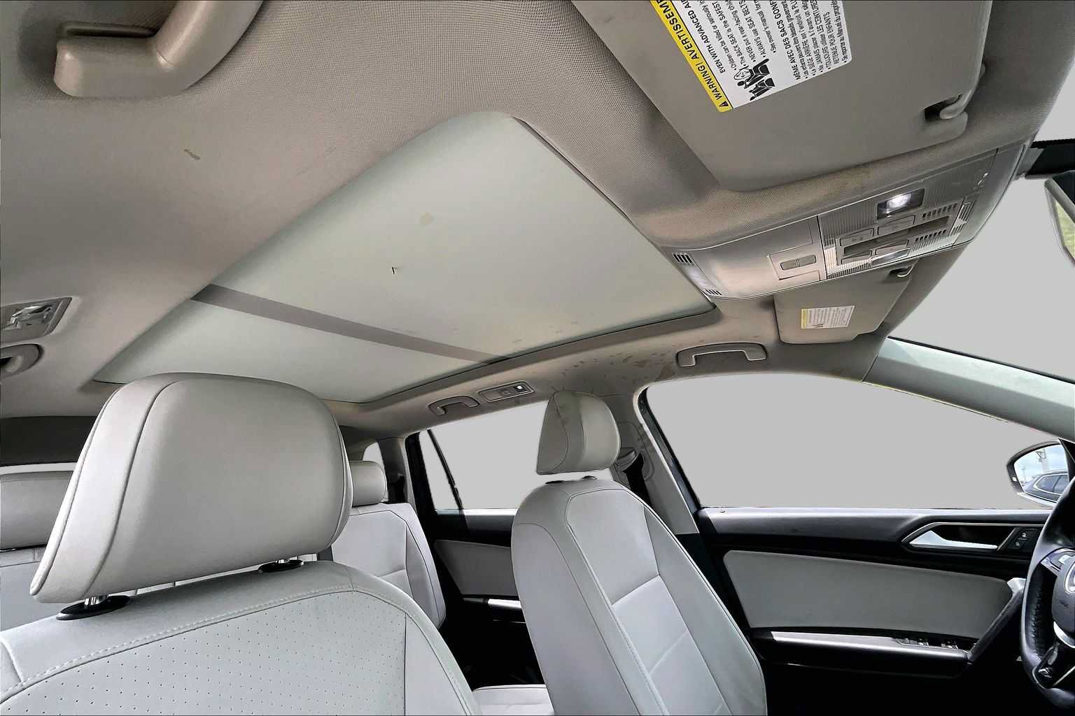 Used 2019 Volkswagen Tiguan SE w/ Panoramic Sunroof Package FWD image 12