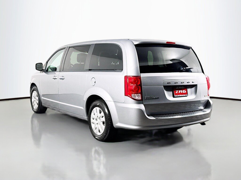 Used 2018 Dodge Grand Caravan SE FWD image 3
