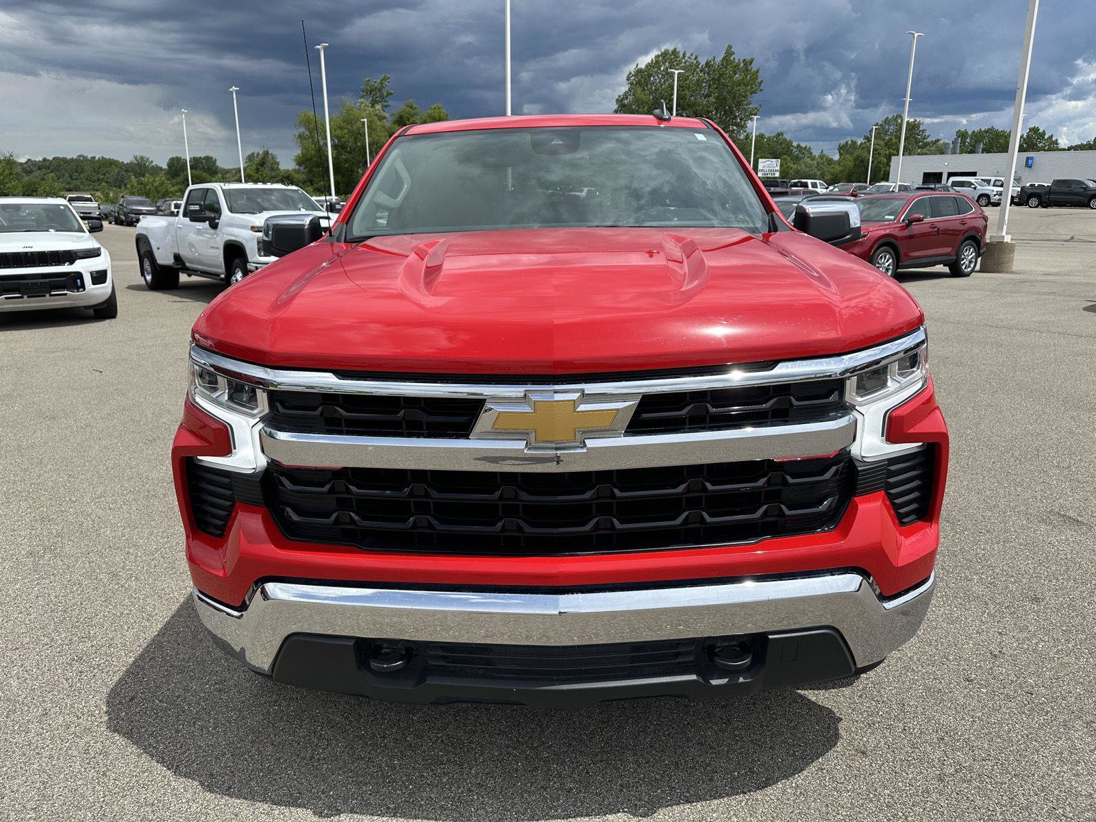 Used 2025 Chevrolet Silverado 1500 LT AWD/4WD image 9