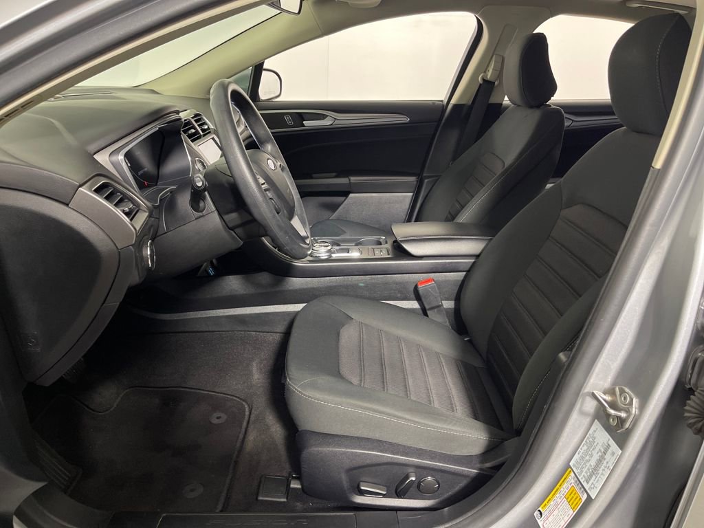 Used 2020 Ford Fusion SE image 12