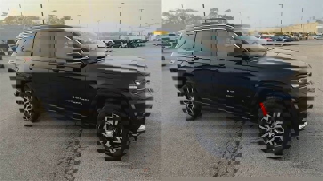 Used 2025 Jeep Grand Cherokee L Limited image 34