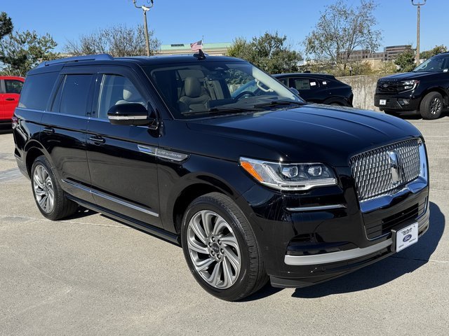 Used 2022 Lincoln Navigator Reserve image 6